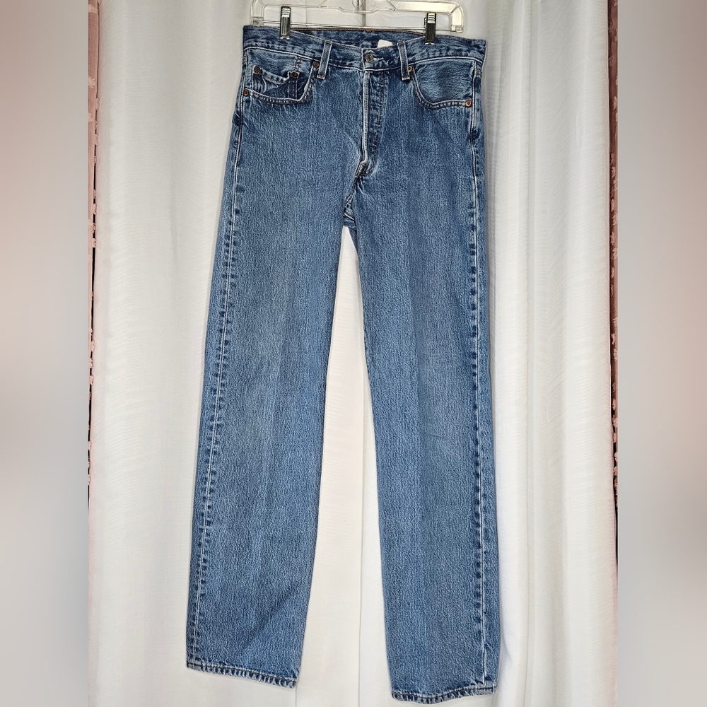 Levi's 501 mens button fly light wash jeans size 33 / 36